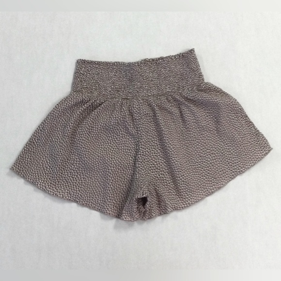Aerie Size XS Taupe with Dots Shirred Waist Flutter Shorts - Picture 2 of 5